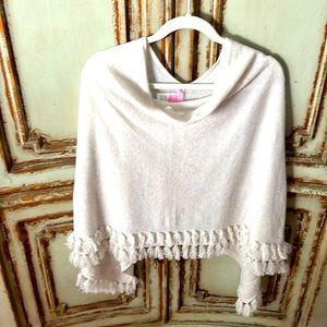 100% Cashmere beautiful and cozy Lily Pulitzer poncho with fringe.